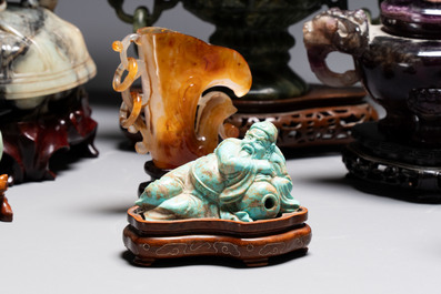 A collection of 26 Chinese jadeite, rock crystal, turquoise, agate and other hardstone carvings, 19/20th C.