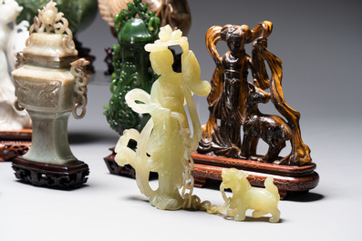 A collection of 26 Chinese jadeite, rock crystal, turquoise, agate and other hardstone carvings, 19/20th C.