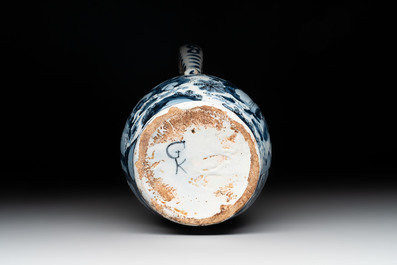 A blue and white Dutch Delft ewer with a mounted pewter lid, 17th C.