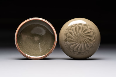 A pair of white-glazed oil lamps, a Longquan celadon vase and Yaozhou celadon box and cover, Ming/Qing