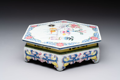 A Chinese famille rose hexagonal stand with antiquities, Yongzheng/Qianlong