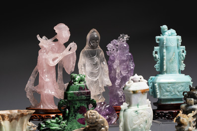 A collection of 26 Chinese jadeite, rock crystal, turquoise, agate and other hardstone carvings, 19/20th C.