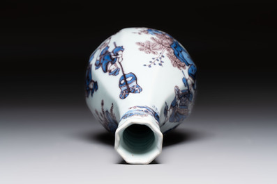 A blue, white and manganese Dutch Delft octagonal chinoiserie bottle vase, 17th C.