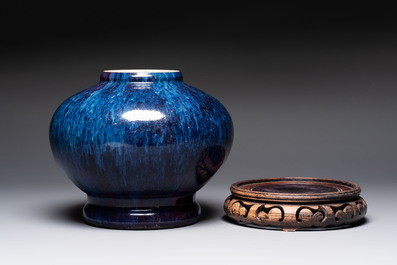 A Chinese flamb&eacute;-glazed vase on wooden stand, 19th C.