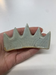 Six Chinese porcelain and glass brush rests, 19/20th C.