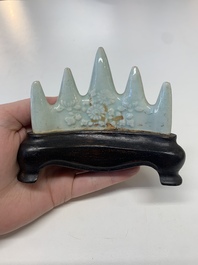 Six Chinese porcelain and glass brush rests, 19/20th C.