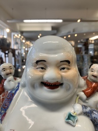 A Chinese famille rose Milefo Buddha, Zhu Yishun 朱義順 mark, 20th C.