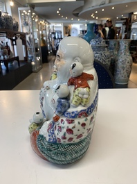 A Chinese famille rose Milefo Buddha, Zhu Yishun 朱義順 mark, 20th C.