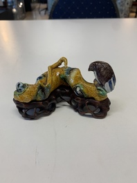 Six Chinese porcelain and glass brush rests, 19/20th C.