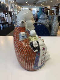 A Chinese famille rose Milefo Buddha, Zhu Yishun 朱義順 mark, 20th C.