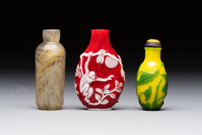 Three Chinese glass snuff bottles, 19/20th C.