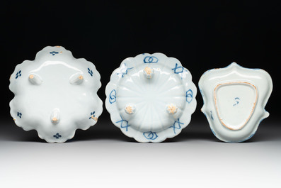A pair of small blue and white Dutch Delft bowls, two tripod salts and a condiment dish, 17/18th C.