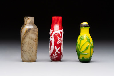 Three Chinese glass snuff bottles, 19/20th C.