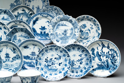 A massive collection of 32 Chinese blue and white cups and 30 saucers, Kangxi/Qianlong
