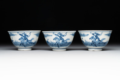 A set of 11 Chinese blue and white 'rabbit hunt' cups and saucers, Qianlong mark, 19th C.