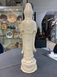 A large Chinese Dehua blanc de Chine figure of Guanyin holding a ruyi, He Chaozong 何朝宗 and Dehua 德化 mark, 20th C.