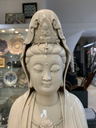 A large Chinese Dehua blanc de Chine figure of Guanyin holding a ruyi, He Chaozong 何朝宗 and Dehua 德化 mark, 20th C.