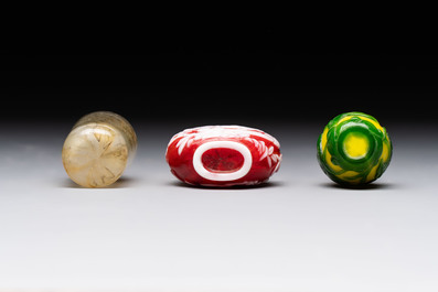 Three Chinese glass snuff bottles, 19/20th C.