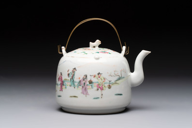 Four Chinese famille rose teapots, Luo Yong Sheng Hao 罗永盛号 mark, 20th C.