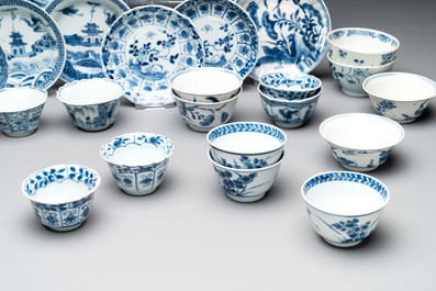 A massive collection of 32 Chinese blue and white cups and 30 saucers, Kangxi/Qianlong