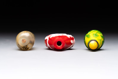 Three Chinese glass snuff bottles, 19/20th C.