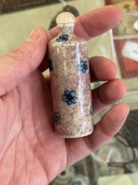 Three Chinese ge-type snuff bottles and a blue, white and ge-type snuff bottle, 19th C.
