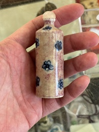 Three Chinese ge-type snuff bottles and a blue, white and ge-type snuff bottle, 19th C.