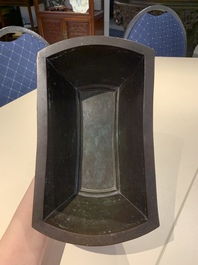 A Chinese bronze ritual wine vessel and a Japanese jardini&egrave;re, 17/19th C.