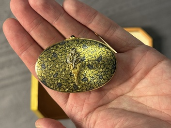 A fine Thai gilt silver box and cover, 20th C.