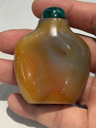 A collection of ten Chinese agate snuff bottles, 20th C.