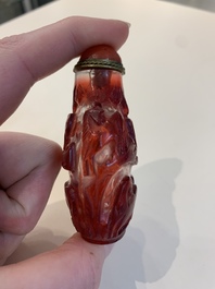 A collection of 14 Peking glass snuff bottles, 19/20th C.