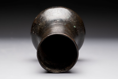 A Chinese bronze vase, 'zhi 觯', Song/Yuan