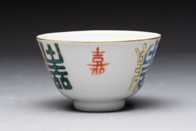 A Chinese blue and white vase, a jar, a famille rose cup and a plaque signed He Xuren 何許人, 19th C.