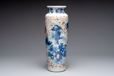 A Chinese gilt and iron-red decorated blue and white rouleau vase with figural design, 19/20th C.