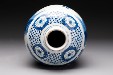 A blue and white Dutch Delft chinoiserie vase, 18th C.