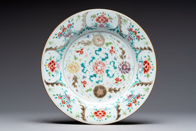Ten Chinese famille rose plates and a dish with flowers and antiquities, Yongzheng/Qianlong