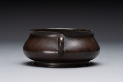 A fine Chinese bronze censer, Yu Tang Jing Wan 玉堂精玩 mark, 17/18th C.