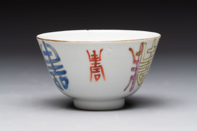 A Chinese blue and white vase, a jar, a famille rose cup and a plaque signed He Xuren 何許人, 19th C.