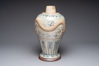 A large Annamese or Vietnamese blue and white inscribed altar vase, 16th C.