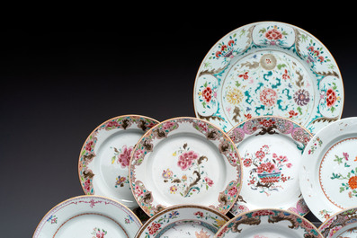 Ten Chinese famille rose plates and a dish with flowers and antiquities, Yongzheng/Qianlong