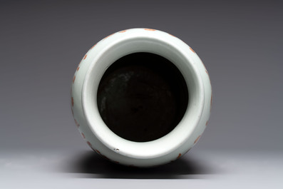 A Chinese gilt and iron-red decorated blue and white rouleau vase with figural design, 19/20th C.