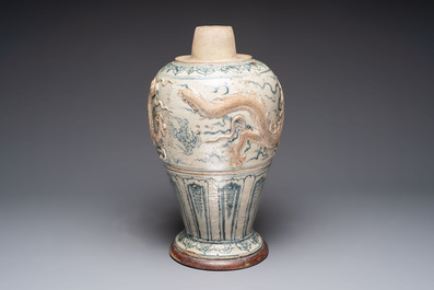 A large Annamese or Vietnamese blue and white inscribed altar vase, 16th C.