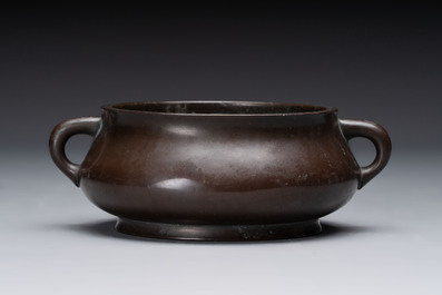 A fine Chinese bronze censer, Yu Tang Jing Wan 玉堂精玩 mark, 17/18th C.