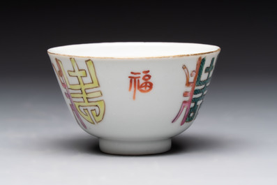 A Chinese blue and white vase, a jar, a famille rose cup and a plaque signed He Xuren 何許人, 19th C.