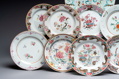 Ten Chinese famille rose plates and a dish with flowers and antiquities, Yongzheng/Qianlong