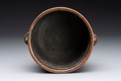 A Chinese gold-splashed bronze cylindrical censer with lion-form handles, Xuande mark, 19/20th C.