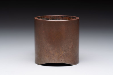 A Chinese bronze cylindric tripod censer, Guiyou 癸酉 mark, 17/18th C.