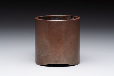 A Chinese bronze cylindric tripod censer, Guiyou 癸酉 mark, 17/18th C.