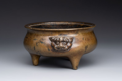 Two Chinese bronze censers with lion-form handles, Zi Sun Bao Zhi 子孫保之 mark, 19th C.