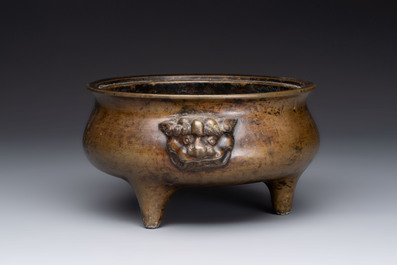Two Chinese bronze censers with lion-form handles, Zi Sun Bao Zhi 子孫保之 mark, 19th C.